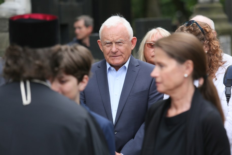 Były szef SLD Leszek Miller na pogrzebie Barbary Jaruzelskiej /Leszek Szymański /PAP