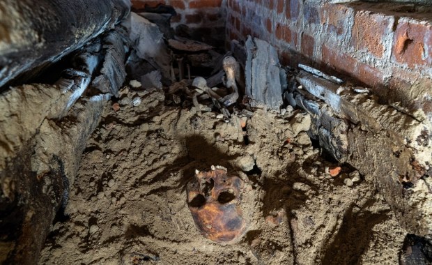 Były ukryte przez wieki. Sensacyjne odkrycie w krypcie pod klasztorem