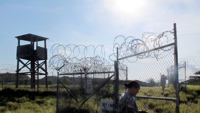 Były więzień Guantanamo dostał pieniądze od Wielkiej Brytanii. Przekazał je ISIS?