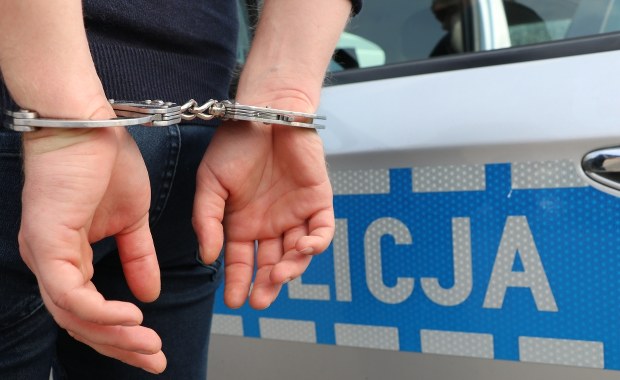 Bytom: Zarzut usiłowania zabójstwa dla 19-latka, który zaatakował policjantów