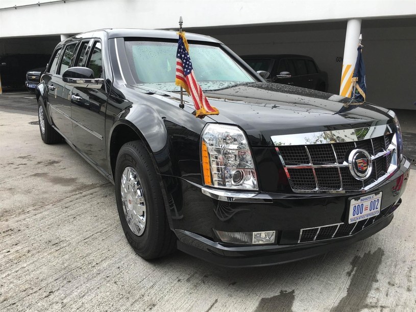 "Cadillac One" jest już w Warszawie. To właśnie tym samochodem Prezydent Obama będzie poruszał się po stolicy. /Informacja prasowa