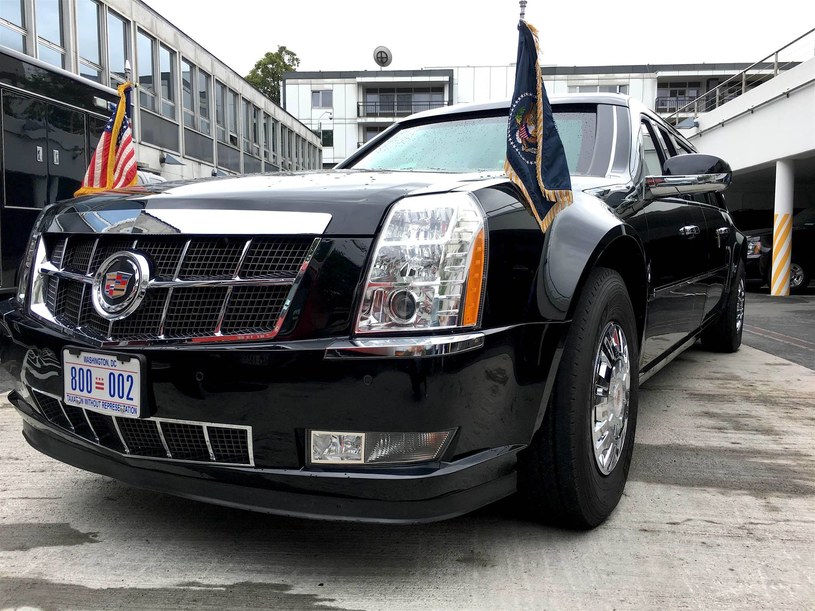 "Cadillac One" jest już w Warszawie. To właśnie tym samochodem Prezydent Obama będzie poruszał się po stolicy. /Informacja prasowa
