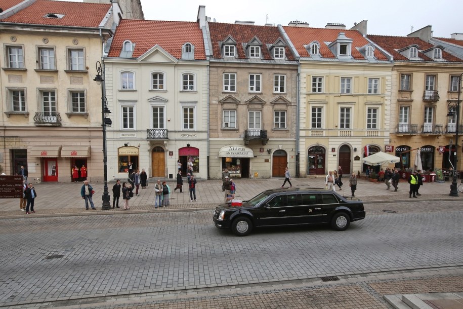 Cadillac One z prezydentem Stanów Zjednoczonych Barackiem Obamą /Rafał Guz /PAP
