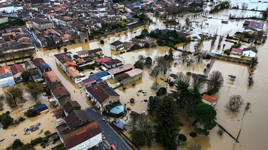 Cadillac-sur-Garonne całkowicie zalany przez wodę /THOMAS BERNARDI/AFP/East News