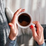 Caffe nap, czyli drzemka po kawie. Czy to prawda, że krótki sen wzmacnia działanie kofeiny?