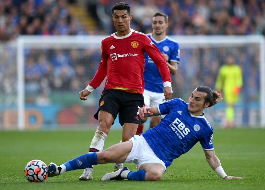 Caglar Soyuncu i Cristiano Ronaldo /NEIL HALL /PAP/EPA