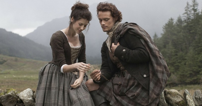 Caitriona Balfe i Sam Heughan w serialu "Outlander" /Album Online /East News