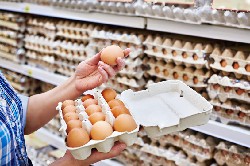 Cal-Maine Foods, największy producent jaj w Stanach Zjednoczonych, odnotował w ostatnim kwartale podwojenie przychodów, a zysk wzrósł o 718% z powodu gwałtownie wyższych cen jaj - podaje CNN. /123RF/PICSEL
