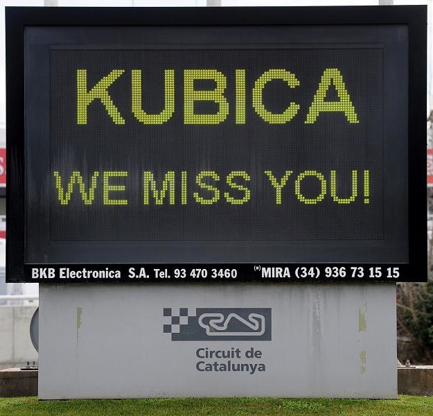 Cała Formuła 1 tęskni za Robertem Kubicą. To napis umieszczony na torze Montmelo pod Barceloną. /AFP