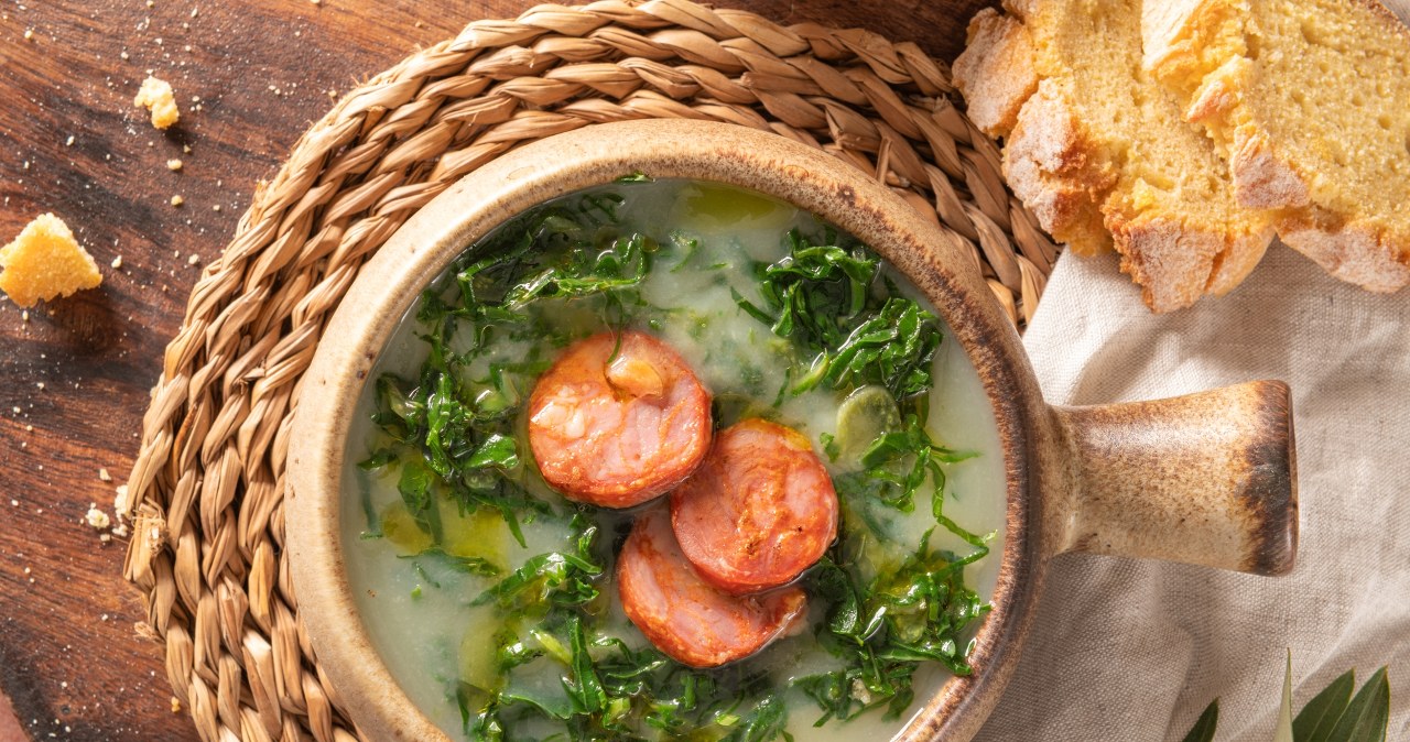Caldo Verde można robić z jarmużem lub kapustą /Pixel