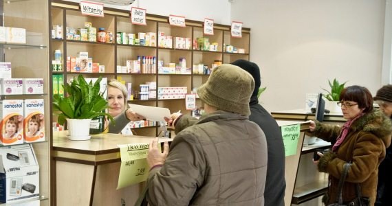 Całe zamieszanie związane jest z tym, że recepty wypisywane od stycznia będą miały dłuższe kody /Wojciech Pacewicz /PAP