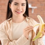 banan Całe życie usuwałaś nitki z banana? Jeść czy wyrzucać? Wyjaśniamy raz na zawsze