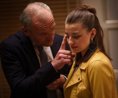 Całkowicie odmienną od dotychczasowych serialowych kreacji stworzyła Wieniawa  w produkcji Polsatu "Zawsze warto". Wcieliła się w rolę młodej samotnej matki, która utrzymuje się z prostytucji.

Aktorka przyznała, że największym wyzwaniem były dla niej sceny "łóżkowe". "To były moje najtrudniejsze sceny. Po pierwsze dlatego, że w jednej z nich grałam z Mariuszem Bonaszewskim, którego bardzo szanuję jako aktora. A po drugie dlatego, że te sceny same w sobie nie były łatwe, ponieważ musiałam być prawie półnaga przed całą ekipą. Na szczęście produkcja zapewniła mi komfort pracy na planie i mam nadzieję, że wszystko wypadło wiarygodnie" - Wieniawa mówiła AKPIE.