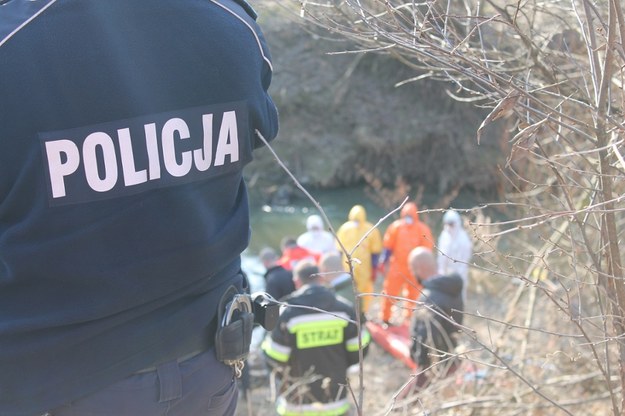 Cało kobiety odnaleziono w rzece Uszwicy. Zdjęcie z akcji policji. /Policja Małopolska /