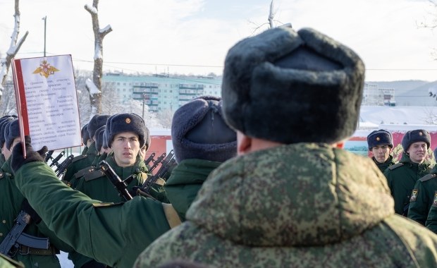 Całoroczny pobór do wojska. Rosja gwałtownie rozbudowuje armię