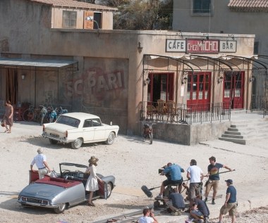 Całość dzieje się w malowniczej Francji lat siedemdziesiątych. Według słów aktorki i reżyserki, nawiązuje do tradycji kina europejskiego lat 60. i 70. ubiegłego wieku.