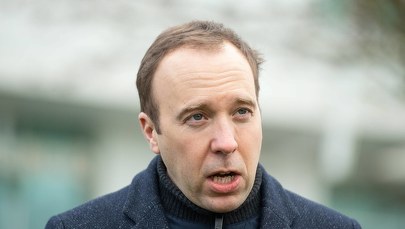 Całował się z kochanką. Minister zdrowia przyznał, że złamał restrykcje epidemiczne