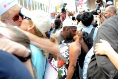 Całowanie dla upamiętnienia wojny