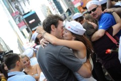 Całowanie dla upamiętnienia wojny