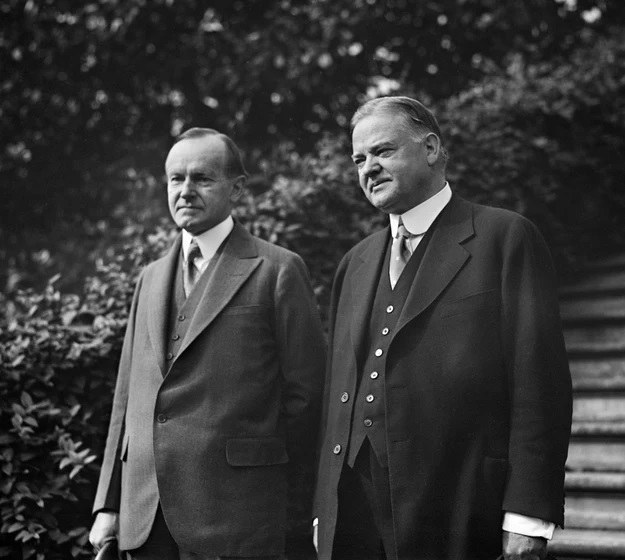 Calvin Coolidge, 30. prezydent USA i Herbert Hoover, 31. Prezydent Stanów Zjednoczonych /	IanDagnall Computing / Alamy Stock Photo /PAP/Alamy