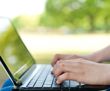 Cameron: Wgląd w komunikację internetową nie kłóci się z demokracją