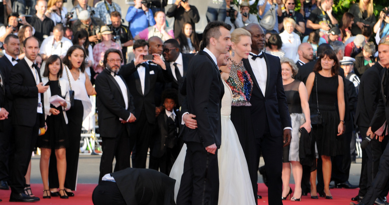 Cannes 2014: Mężczyzna włożył głowę pod sukienkę Ameriki Ferrery /Traverso/L'Oreal /Getty Images