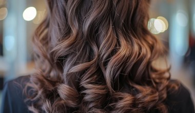 Cappuccino na włosach robi furorę. Sprawdź sekret modnej koloryzacji i zachwycaj wyglądem