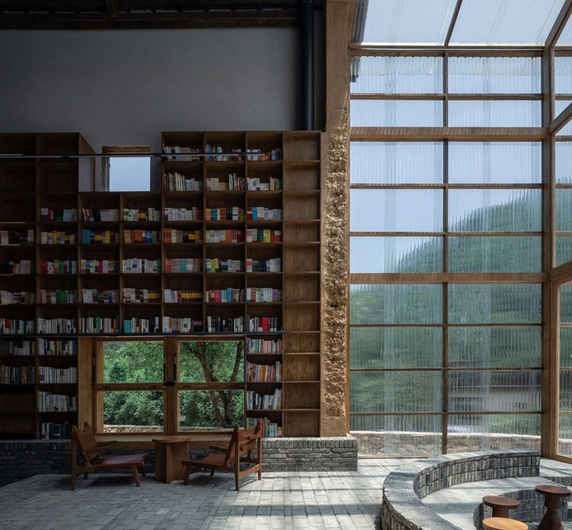 Capsule Hostel and Bookstore, czyli Światowe Wnętrze Roku 2021 /ateliertaoc.com /materiały prasowe