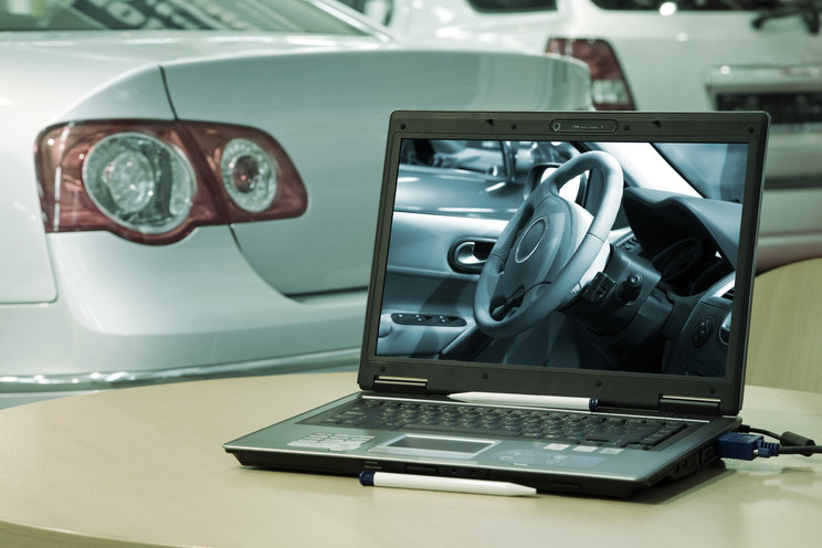Car hacking to możliwość przejęcia kontroli nad samochodem przez osoby postronne /© Glowimages
