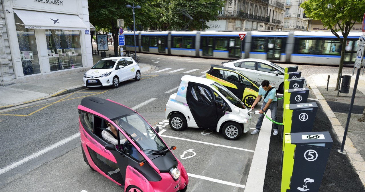 Car-sharing Toyoty w Grenoble /Informacja prasowa
