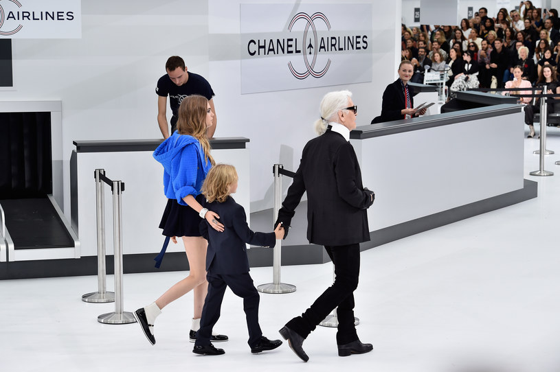 Cara Delevingne podczas pokazu Chanel /Getty Images