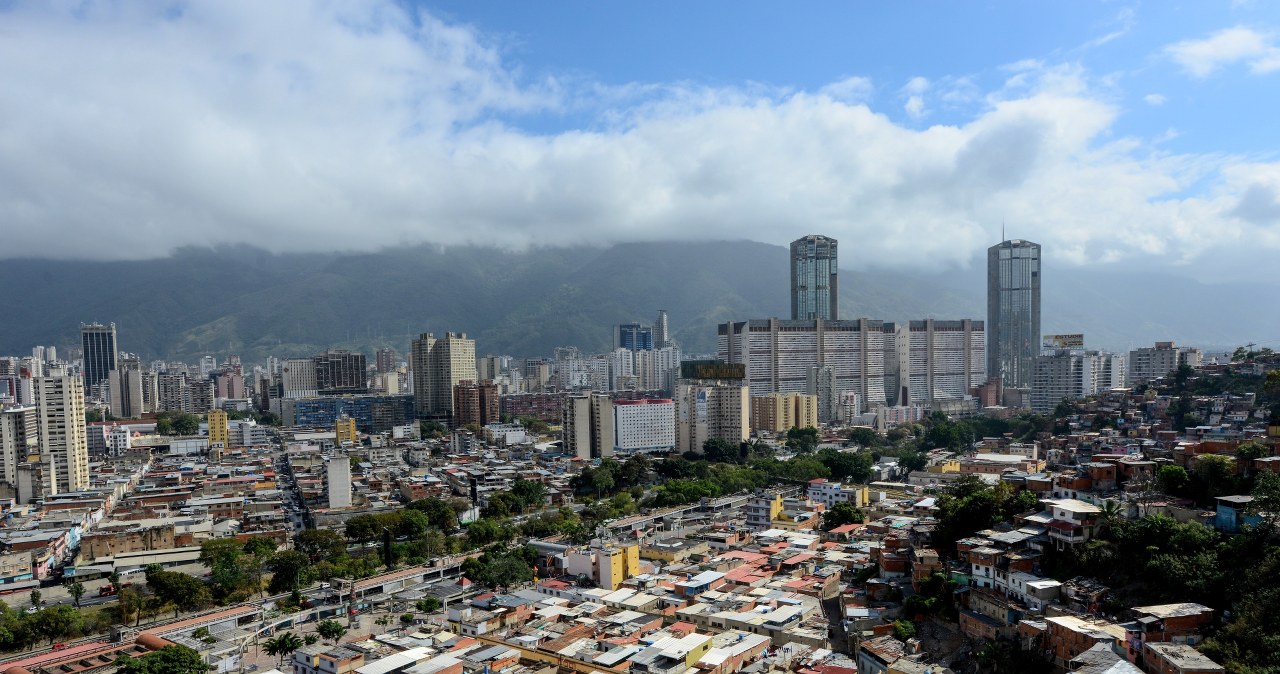 Caracas to stolica Wenezueli. MSZ odradza wszelkie podróże do Wenezueli, ze względu na napiętą sytuację w regionie. /Federico Parra /AFP