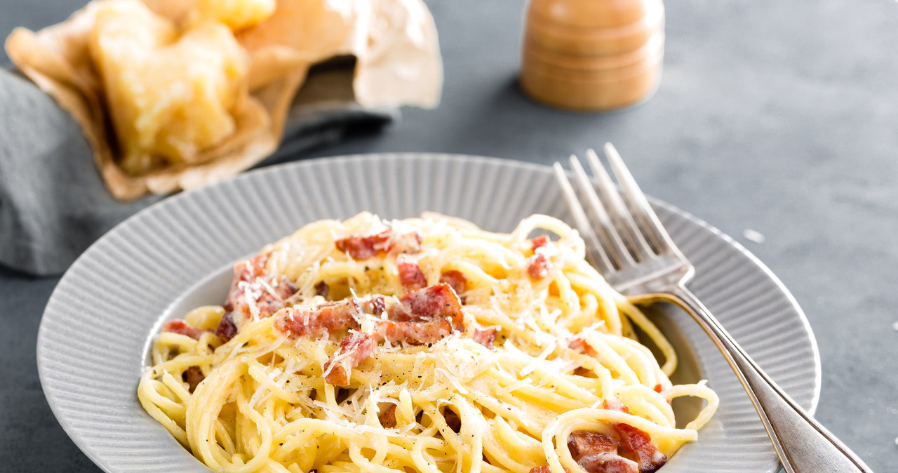 ​Carbonara nigdy więc się nie zważy. Wystarczy ten trik od włoskiego mistrza gotowania /123RF/PICSEL