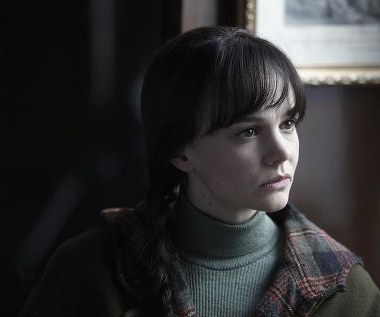 Carey Mulligan w scenie z filmu "Co jest grane, Davis?"
