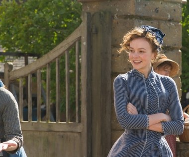 Carey Mulligan w scenie z filmu "Z dala od zgiełku"
