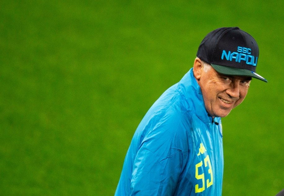 Carlo Ancelotti jest pewny, że jego ekipa dobrze zaprezentuje się we wtorkowym meczu /PETER POWELL   /PAP/EPA