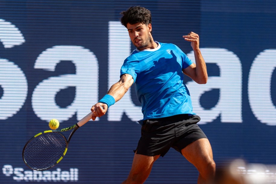 Carlos Alcaraz podczas meczu w Barcelonie, 14 kwietnia 2026 r. /IMAGO/Joan Gosa/Imago Sport and News /East News