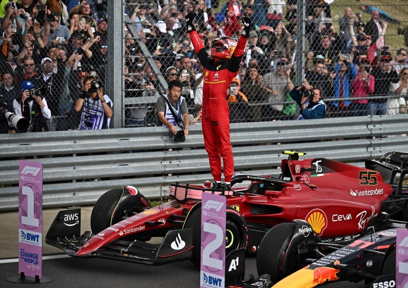 Carlos Sainz jr. wygrywa w Wielkiej Brytanii /AFP