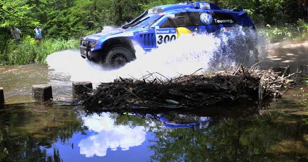 Carlos Sainz na trasie pierwszego odcinka specjalnego /AFP