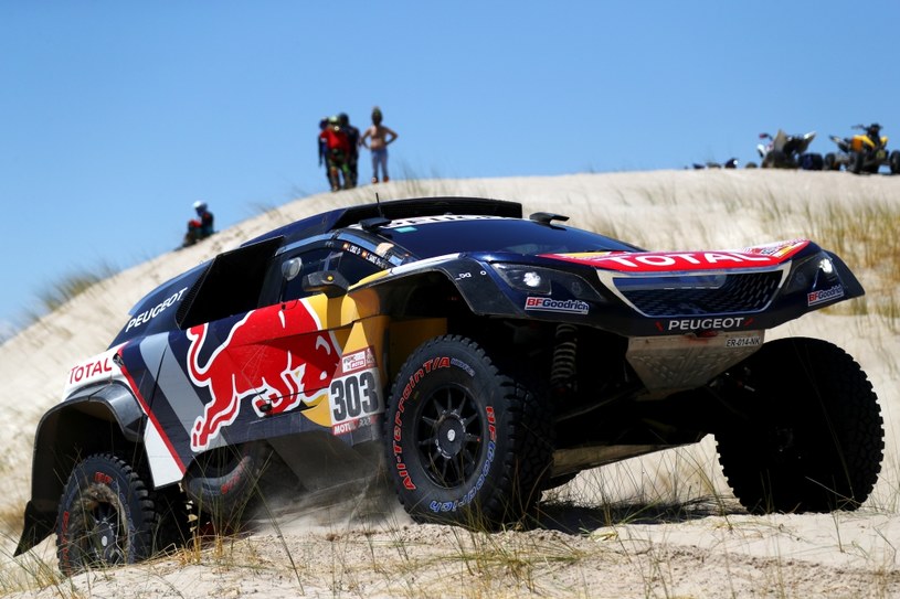 Carlos Sainz wygrał Dakar 2018 Peugeotem. Czym pojedzie w zeszłym roku? /Getty Images