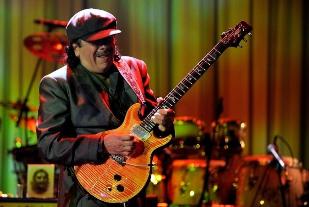 Carlos Santana oświadczył się podczas koncertu fot. Larry Busacca /Getty Images/Flash Press Media