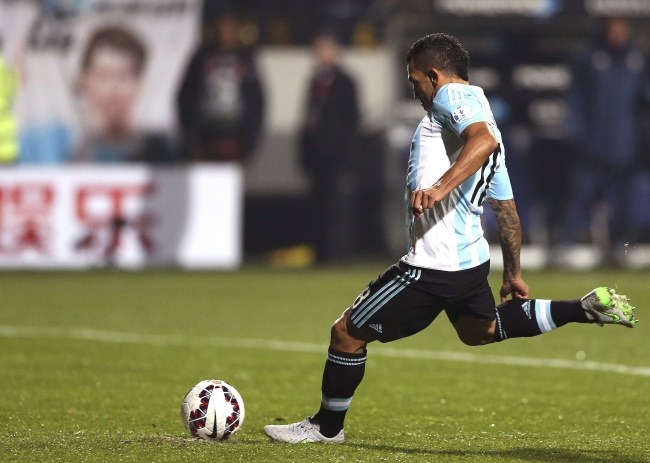 Carlos Tevez /PAP/EPA/MARIO RUIZ /PAP/EPA