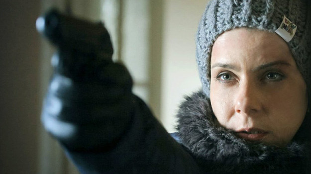 Carmen (Agata Kulesza) myśli, że ktoś się włamał do jej domu /TVP