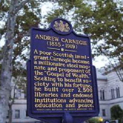 Carnegie Library w Pittsburghu. Andrew Carnegie przed śmiercią w 1919 r. rozdał 350 mln dolarów /AFP