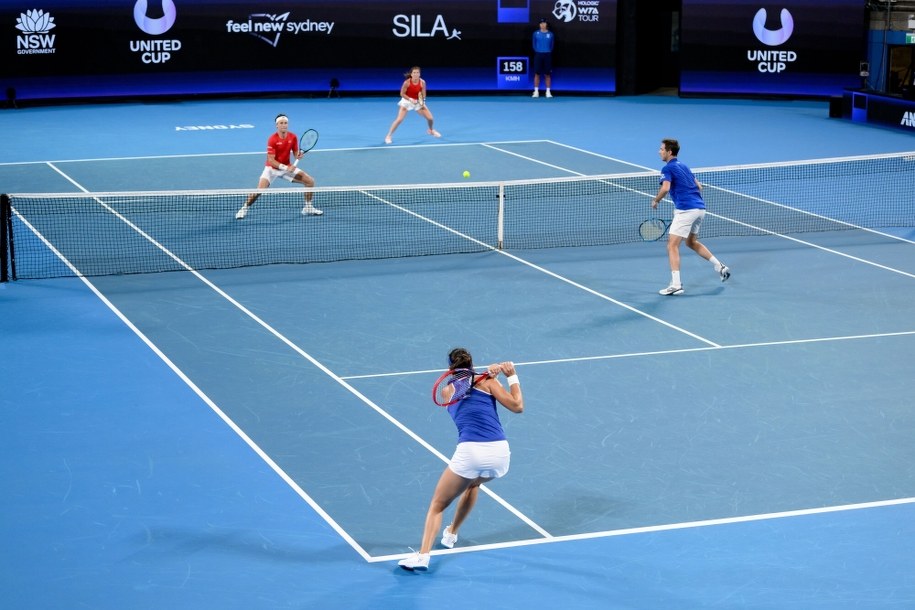 Caroline Garcia i Edouard Roger-Vasselin okazali się lepsi od  Ulrikke Eikeri i and Caspera Ruuda /Steven Markham /PAP/EPA