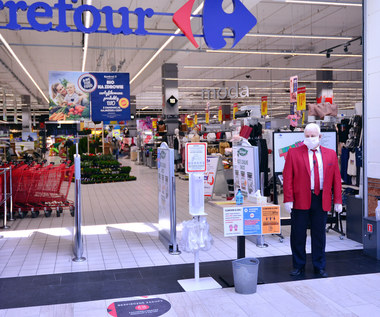 Carrefour Polska zmieni sklepy w placówki pocztowe. Sieć podpisała umowę z operatorem pocztowym