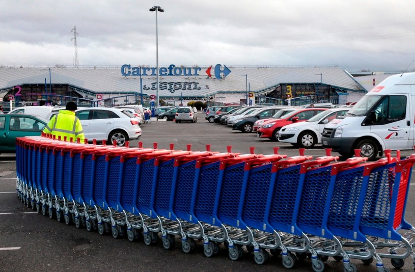 Carrefour wprowadza nowy koncept handlowy - kwiaciarnię /AFP