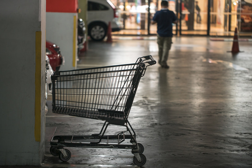 Carrefour zamyka sklepy w Polsce. Placówki znikają w zastraszającym tempie /123RF/PICSEL