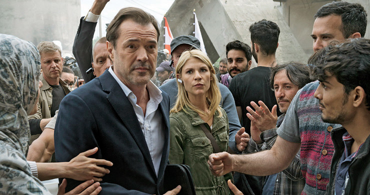 Carrie będzie ochraniać wizytę Otto Düringa (Sebastian Koch) w ośrodku dla uchodźców w Libanie. Na miejscu dojdzie do tragedii /Świat Seriali