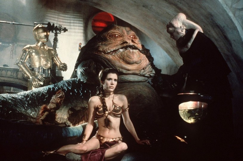 Carrie Fisher w złotym bikini w "Powrocie Jedi" /Screen Prod / Photononstop /East News